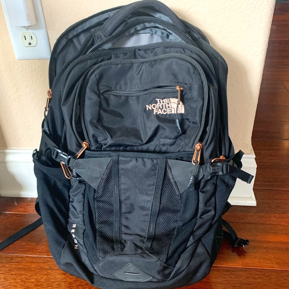 The North Face Women's TNF Recon Backpack | Black/Rose Gold